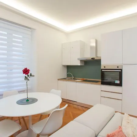 Stayeasy Monti29 - Cadorna & Castello Sforzesco Apartment Milan